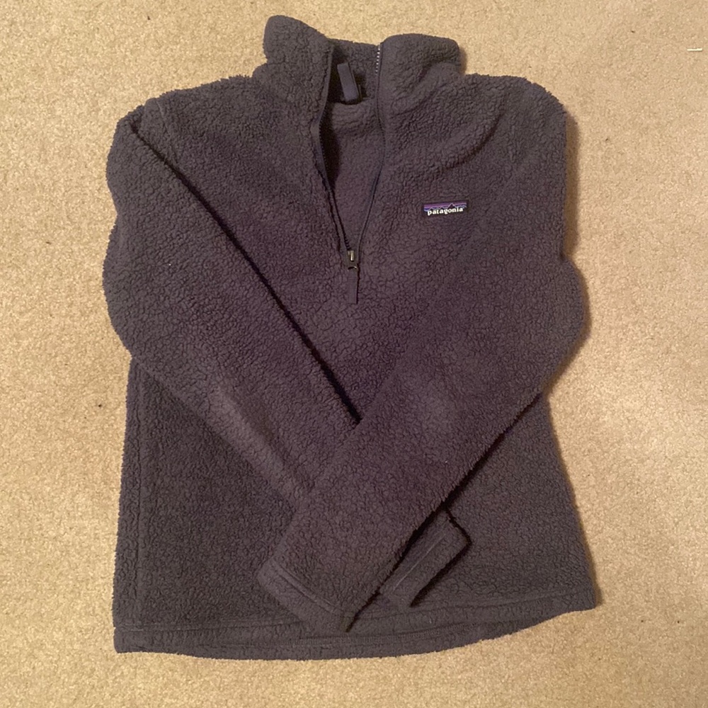 Patagonia pull over.